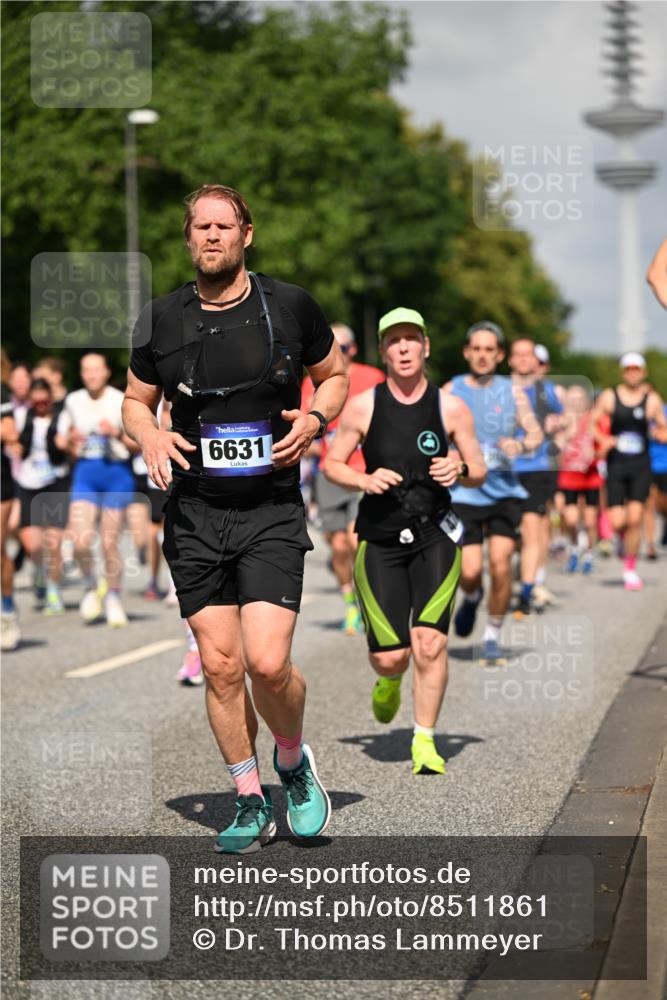 29.06.2025 - hella hamburg halbmarathon Dr. Thomas Lammeyer http://msf.ph/oto/8511861 29.06.2025 10:01:05 Kennedybrücke 1086, 1327, 1381, 1442, 1833, 2025, 2074, 2111, 2119, 2595, 2814, 2855, 3093, 3103, 3652, 3791, 4261, 4299, 4558, 4726, 4770, 4897, 5013, 5018, 5024, 5319, 5744, 6033, 6125, 6631, 6762, 6795, 6942, 7177, 7259, 7397, 7918, 8447, 8651, 8813, 8930, 8968, 9060, 9246, 9316, 9985, 10040, 10133, 10191, 10192, 10215, 10549, 10667, 10896, 11184, 11339 meine-sportfotos.de