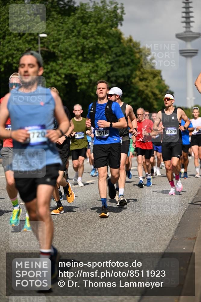 29.06.2025 - hella hamburg halbmarathon Dr. Thomas Lammeyer http://msf.ph/oto/8511923 29.06.2025 10:01:08 Kennedybrücke 1030, 1086, 1327, 1442, 2025, 2111, 2119, 2595, 2814, 2855, 3093, 3103, 3652, 3791, 4261, 4299, 4558, 4726, 4770, 4897, 5013, 5018, 5021, 5024, 5319, 5744, 6033, 6125, 6631, 6720, 6762, 6795, 6942, 7177, 7259, 7397, 7918, 7930, 7932, 8447, 8651, 8813, 8930, 8968, 9060, 9246, 9316, 9791, 9985, 10040, 10133, 10191, 10192, 10215, 10549, 10667, 10896, 11184, 11339 meine-sportfotos.de