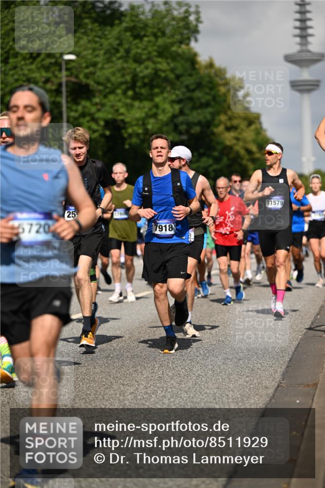29.06.2025 - hella hamburg halbmarathon Dr. Thomas Lammeyer http://msf.ph/oto/8511929 29.06.2025 10:01:08 Kennedybrücke 1030, 1086, 1327, 1442, 2025, 2111, 2119, 2595, 2814, 2855, 3093, 3103, 3652, 3791, 4261, 4299, 4558, 4726, 4770, 4897, 5013, 5018, 5021, 5024, 5319, 5744, 6033, 6125, 6631, 6720, 6762, 6795, 6942, 7177, 7259, 7397, 7918, 7930, 7932, 8447, 8651, 8813, 8930, 8968, 9060, 9246, 9316, 9791, 9985, 10040, 10133, 10191, 10192, 10215, 10549, 10667, 10896, 11184, 11339 meine-sportfotos.de