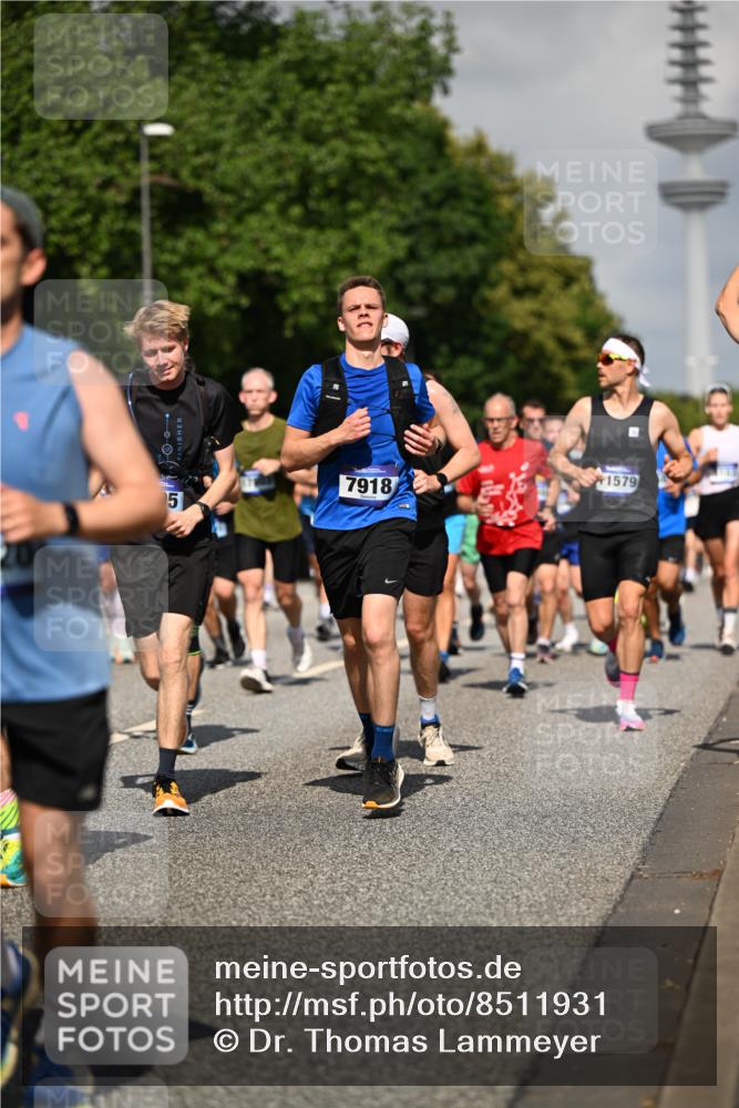 29.06.2025 - hella hamburg halbmarathon Dr. Thomas Lammeyer http://msf.ph/oto/8511931 29.06.2025 10:01:08 Kennedybrücke 1030, 1086, 1327, 1442, 2025, 2111, 2119, 2595, 2814, 2855, 3093, 3103, 3652, 3791, 4261, 4299, 4558, 4726, 4770, 4897, 5013, 5018, 5021, 5024, 5319, 5744, 6033, 6125, 6631, 6720, 6762, 6795, 6942, 7177, 7259, 7397, 7918, 7930, 7932, 8447, 8651, 8813, 8930, 8968, 9060, 9246, 9316, 9791, 9985, 10040, 10133, 10191, 10192, 10215, 10549, 10667, 10896, 11184, 11339 meine-sportfotos.de