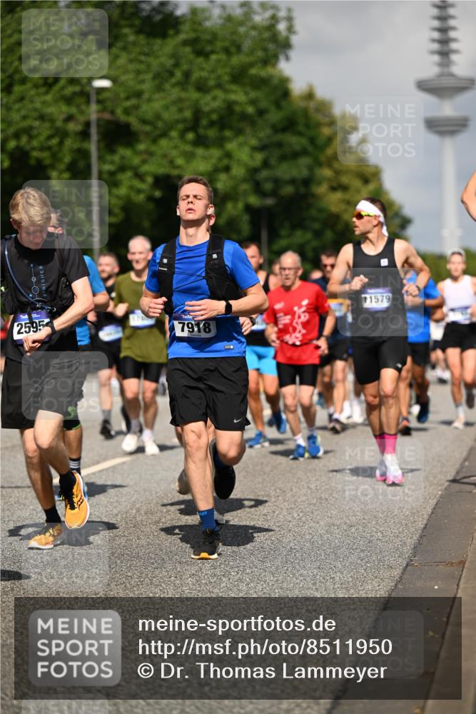29.06.2025 - hella hamburg halbmarathon Dr. Thomas Lammeyer http://msf.ph/oto/8511950 29.06.2025 10:01:08 Kennedybrücke 1030, 1086, 1327, 1442, 2025, 2111, 2119, 2595, 2814, 2855, 3093, 3103, 3652, 3791, 4261, 4299, 4558, 4726, 4770, 4897, 5013, 5018, 5021, 5024, 5319, 5744, 6033, 6125, 6631, 6720, 6762, 6795, 6942, 7177, 7259, 7397, 7918, 7930, 7932, 8447, 8651, 8813, 8930, 8968, 9060, 9246, 9316, 9791, 9985, 10040, 10133, 10191, 10192, 10215, 10549, 10667, 10896, 11184, 11339 meine-sportfotos.de