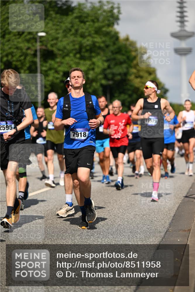 29.06.2025 - hella hamburg halbmarathon Dr. Thomas Lammeyer http://msf.ph/oto/8511958 29.06.2025 10:01:09 Kennedybrücke 1030, 1086, 1327, 1442, 2025, 2111, 2119, 2595, 2814, 2855, 3093, 3103, 3652, 3791, 4261, 4299, 4558, 4726, 4770, 4897, 5013, 5018, 5021, 5024, 5319, 5744, 5820, 6033, 6125, 6631, 6720, 6762, 6795, 6942, 7177, 7259, 7397, 7918, 7930, 7932, 8413, 8447, 8651, 8813, 8930, 8968, 9060, 9246, 9316, 9791, 9985, 10040, 10133, 10191, 10192, 10215, 10549, 10667, 10896, 11184, 11339 meine-sportfotos.de