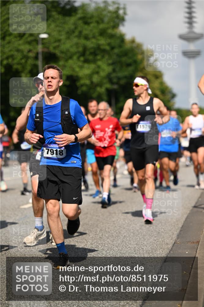 29.06.2025 - hella hamburg halbmarathon Dr. Thomas Lammeyer http://msf.ph/oto/8511975 29.06.2025 10:01:09 Kennedybrücke 1030, 1086, 1327, 1442, 2025, 2111, 2119, 2595, 2814, 2855, 3093, 3103, 3652, 3791, 4261, 4299, 4558, 4726, 4770, 4897, 5013, 5018, 5021, 5024, 5319, 5744, 5820, 6033, 6125, 6631, 6720, 6762, 6795, 6942, 7177, 7259, 7397, 7918, 7930, 7932, 8413, 8447, 8651, 8813, 8930, 8968, 9060, 9246, 9316, 9791, 9985, 10040, 10133, 10191, 10192, 10215, 10549, 10667, 10896, 11184, 11339 meine-sportfotos.de