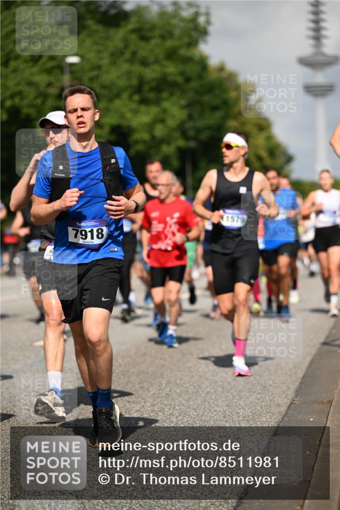 29.06.2025 - hella hamburg halbmarathon Dr. Thomas Lammeyer http://msf.ph/oto/8511981 29.06.2025 10:01:09 Kennedybrücke 1030, 1086, 1327, 1442, 2025, 2111, 2119, 2595, 2814, 2855, 3093, 3103, 3652, 3791, 4261, 4299, 4558, 4726, 4770, 4897, 5013, 5018, 5021, 5024, 5319, 5744, 5820, 6033, 6125, 6631, 6720, 6762, 6795, 6942, 7177, 7259, 7397, 7918, 7930, 7932, 8413, 8447, 8651, 8813, 8930, 8968, 9060, 9246, 9316, 9791, 9985, 10040, 10133, 10191, 10192, 10215, 10549, 10667, 10896, 11184, 11339 meine-sportfotos.de