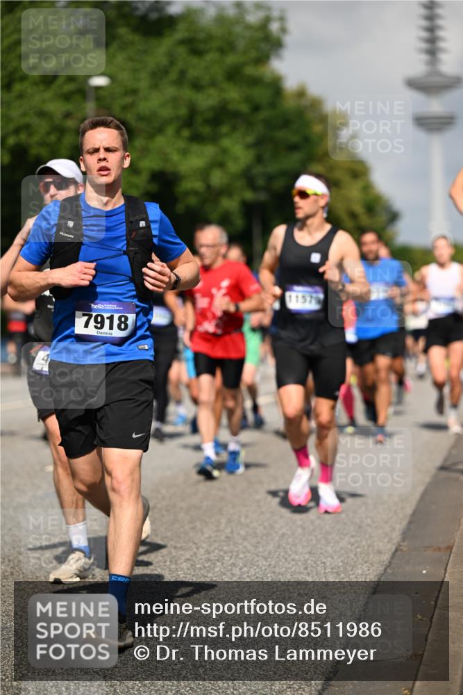 29.06.2025 - hella hamburg halbmarathon Dr. Thomas Lammeyer http://msf.ph/oto/8511986 29.06.2025 10:01:09 Kennedybrücke 1030, 1086, 1327, 1442, 2025, 2111, 2119, 2595, 2814, 2855, 3093, 3103, 3652, 3791, 4261, 4299, 4558, 4726, 4770, 4897, 5013, 5018, 5021, 5024, 5319, 5744, 5820, 6033, 6125, 6631, 6720, 6762, 6795, 6942, 7177, 7259, 7397, 7918, 7930, 7932, 8413, 8447, 8651, 8813, 8930, 8968, 9060, 9246, 9316, 9791, 9985, 10040, 10133, 10191, 10192, 10215, 10549, 10667, 10896, 11184, 11339 meine-sportfotos.de