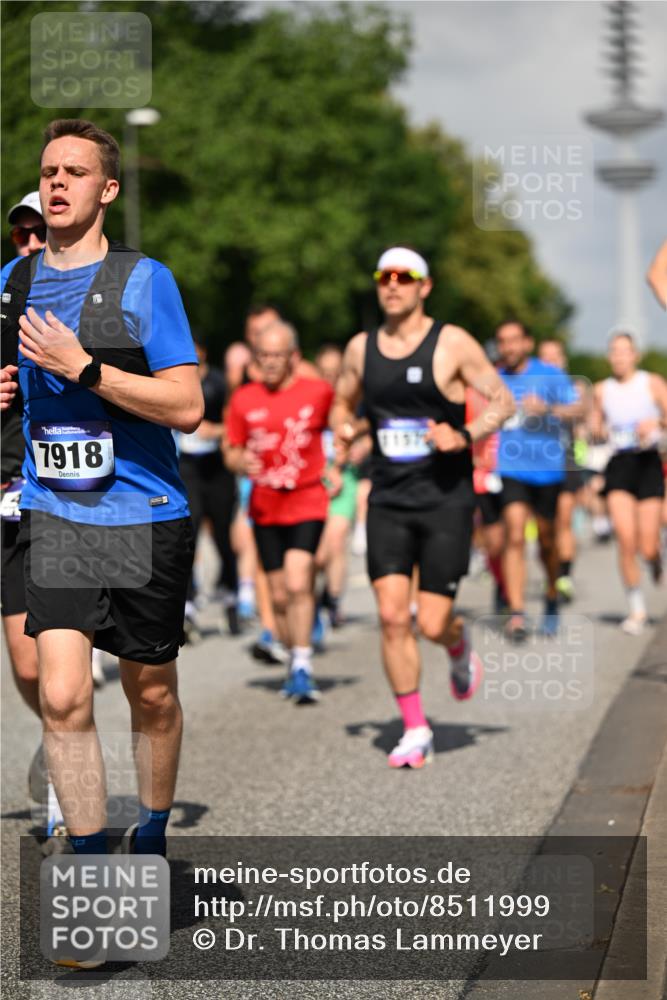 29.06.2025 - hella hamburg halbmarathon Dr. Thomas Lammeyer http://msf.ph/oto/8511999 29.06.2025 10:01:10 Kennedybrücke 1030, 1086, 1327, 1442, 2025, 2111, 2119, 2138, 2595, 2814, 2855, 3093, 3103, 3791, 4261, 4299, 4558, 4726, 4770, 5013, 5018, 5021, 5024, 5319, 5744, 5820, 6033, 6125, 6631, 6720, 6762, 6795, 6942, 7177, 7221, 7259, 7397, 7918, 7930, 7932, 8413, 8447, 8651, 8813, 8930, 8968, 9060, 9246, 9316, 9791, 9985, 9994, 10040, 10133, 10191, 10192, 10215, 10549, 10667, 10896, 11184, 11339 meine-sportfotos.de