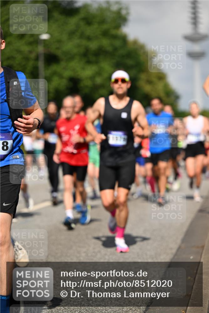 29.06.2025 - hella hamburg halbmarathon Dr. Thomas Lammeyer http://msf.ph/oto/8512020 29.06.2025 10:01:10 Kennedybrücke 1030, 1086, 1327, 1442, 2025, 2111, 2119, 2138, 2595, 2814, 2855, 3093, 3103, 3791, 4261, 4299, 4558, 4726, 4770, 5013, 5018, 5021, 5024, 5319, 5744, 5820, 6033, 6125, 6631, 6720, 6762, 6795, 6942, 7177, 7221, 7259, 7397, 7918, 7930, 7932, 8413, 8447, 8651, 8813, 8930, 8968, 9060, 9246, 9316, 9791, 9985, 9994, 10040, 10133, 10191, 10192, 10215, 10549, 10667, 10896, 11184, 11339 meine-sportfotos.de