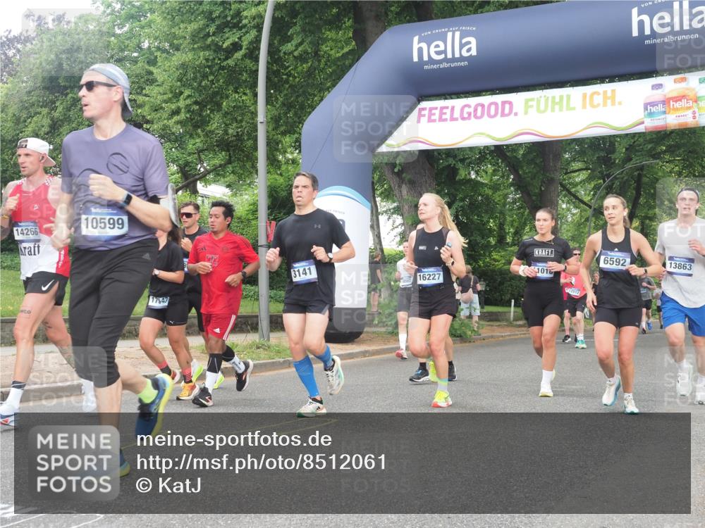 29.06.2025 - hella hamburg halbmarathon KatJ http://msf.ph/oto/8512061 29.06.2025 10:44:32 Zwischen KM18-KM19 1239, 1387, 2656, 3141, 4579, 6592 meine-sportfotos.de