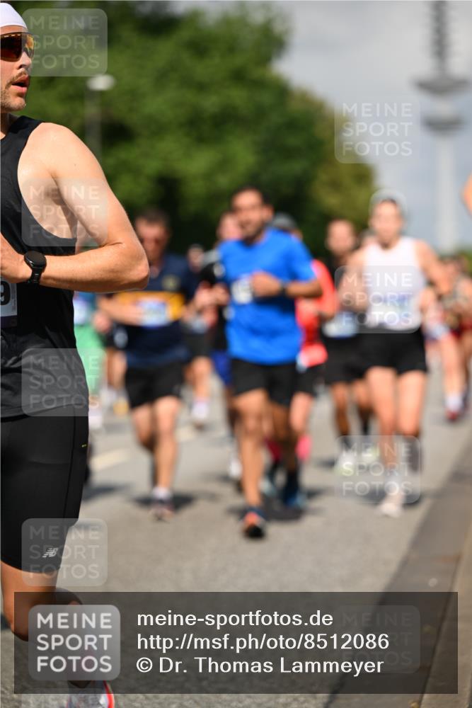 29.06.2025 - hella hamburg halbmarathon Dr. Thomas Lammeyer http://msf.ph/oto/8512086 29.06.2025 10:01:12 Kennedybrücke 1030, 1086, 1327, 1442, 2025, 2119, 2138, 2444, 2595, 2814, 2855, 3093, 3096, 3103, 3698, 3791, 4261, 4299, 4558, 4726, 4770, 5013, 5018, 5021, 5024, 5319, 5744, 5820, 6033, 6125, 6631, 6720, 6762, 6795, 6942, 7177, 7221, 7259, 7397, 7918, 7930, 7932, 8413, 8447, 8651, 8813, 8930, 8968, 9060, 9246, 9316, 9739, 9791, 9994, 10040, 10133, 10191, 10192, 10215, 10549, 10667, 10896, 11143, 11184, 11339, 11430 meine-sportfotos.de