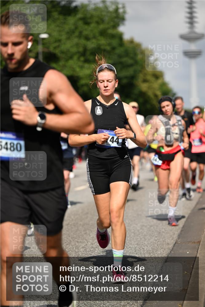 29.06.2025 - hella hamburg halbmarathon Dr. Thomas Lammeyer http://msf.ph/oto/8512214 29.06.2025 10:01:15 Kennedybrücke 1030, 1086, 1094, 1327, 1442, 2025, 2119, 2138, 2444, 2595, 2814, 2855, 3093, 3096, 3103, 3698, 4261, 4299, 4558, 4726, 5013, 5018, 5021, 5024, 5319, 5744, 5820, 5907, 6033, 6125, 6631, 6720, 6762, 6795, 6942, 7177, 7221, 7259, 7397, 7918, 7930, 7932, 8172, 8413, 8447, 8651, 8930, 8968, 9060, 9246, 9316, 9739, 9791, 9994, 10040, 10133, 10191, 10192, 10215, 10368, 10376, 10549, 10667, 10896, 11143, 11184, 11339, 11430 meine-sportfotos.de