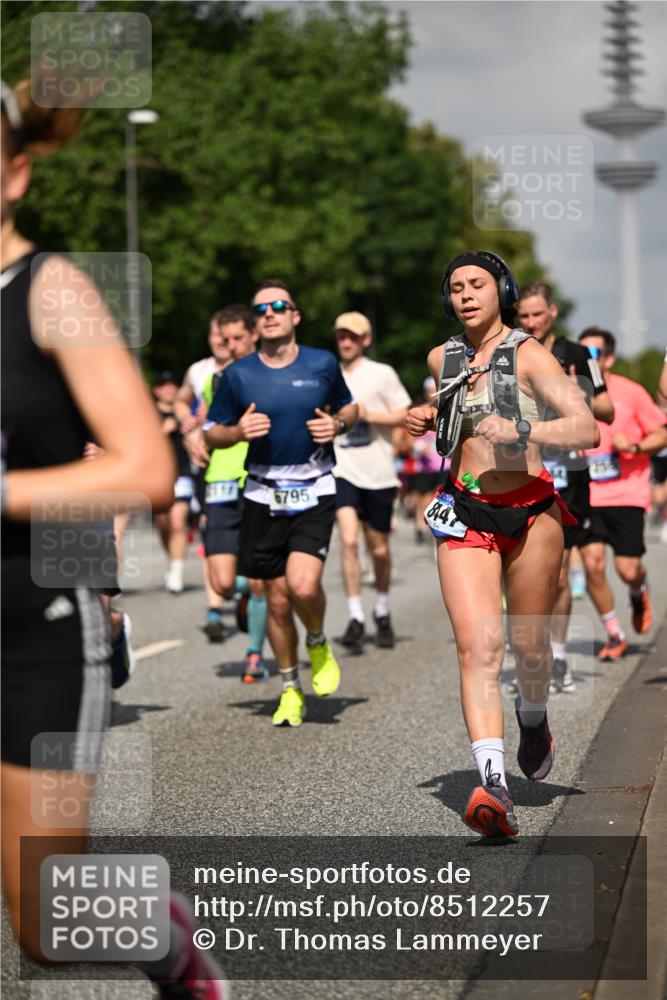 29.06.2025 - hella hamburg halbmarathon Dr. Thomas Lammeyer http://msf.ph/oto/8512257 29.06.2025 10:01:17 Kennedybrücke 1030, 1086, 1094, 1193, 1327, 1422, 1442, 2025, 2119, 2138, 2444, 2595, 2814, 2855, 3048, 3093, 3096, 3103, 3698, 3999, 4261, 4299, 4558, 4726, 5013, 5018, 5021, 5024, 5633, 5744, 5820, 5907, 6033, 6125, 6374, 6631, 6720, 6762, 6795, 6942, 7221, 7259, 7397, 7918, 7930, 7932, 8172, 8413, 8447, 8968, 9060, 9246, 9316, 9739, 9791, 9994, 10040, 10133, 10191, 10192, 10215, 10368, 10376, 10549, 10667, 10896, 11143, 11339, 11430 meine-sportfotos.de