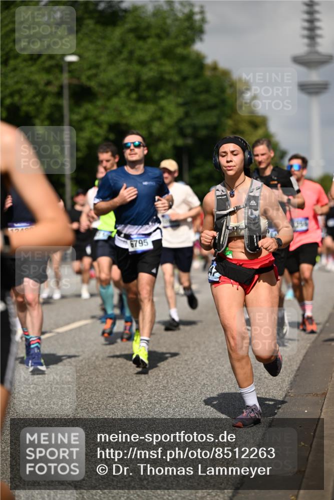 29.06.2025 - hella hamburg halbmarathon Dr. Thomas Lammeyer http://msf.ph/oto/8512263 29.06.2025 10:01:17 Kennedybrücke 1030, 1086, 1094, 1193, 1327, 1422, 1442, 2025, 2119, 2138, 2444, 2595, 2814, 2855, 3048, 3093, 3096, 3103, 3698, 3999, 4261, 4299, 4558, 4726, 5013, 5018, 5021, 5024, 5633, 5744, 5820, 5907, 6033, 6125, 6374, 6631, 6720, 6762, 6795, 6942, 7221, 7259, 7397, 7918, 7930, 7932, 8172, 8413, 8447, 8968, 9060, 9246, 9316, 9739, 9791, 9994, 10040, 10133, 10191, 10192, 10215, 10368, 10376, 10549, 10667, 10896, 11143, 11339, 11430 meine-sportfotos.de