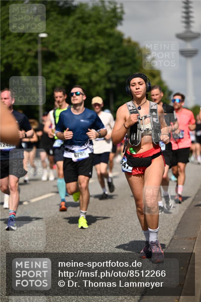29.06.2025 - hella hamburg halbmarathon Dr. Thomas Lammeyer http://msf.ph/oto/8512266 29.06.2025 10:01:17 Kennedybrücke 1030, 1086, 1094, 1193, 1327, 1422, 1442, 2025, 2119, 2138, 2444, 2595, 2814, 2855, 3048, 3093, 3096, 3103, 3698, 3999, 4261, 4299, 4558, 4726, 5013, 5018, 5021, 5024, 5633, 5744, 5820, 5907, 6033, 6125, 6374, 6631, 6720, 6762, 6795, 6942, 7221, 7259, 7397, 7918, 7930, 7932, 8172, 8413, 8447, 8968, 9060, 9246, 9316, 9739, 9791, 9994, 10040, 10133, 10191, 10192, 10215, 10368, 10376, 10549, 10667, 10896, 11143, 11339, 11430 meine-sportfotos.de