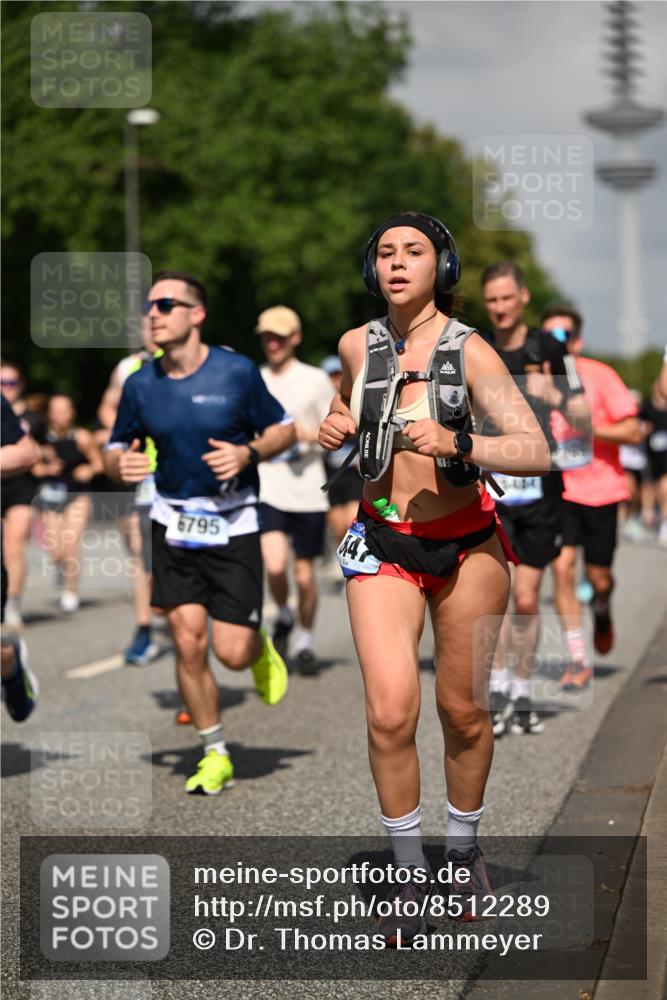 29.06.2025 - hella hamburg halbmarathon Dr. Thomas Lammeyer http://msf.ph/oto/8512289 29.06.2025 10:01:17 Kennedybrücke 1030, 1086, 1094, 1193, 1327, 1422, 1442, 2025, 2119, 2138, 2444, 2595, 2814, 2855, 3048, 3093, 3096, 3103, 3698, 3999, 4261, 4299, 4558, 4726, 5013, 5018, 5021, 5024, 5633, 5744, 5820, 5907, 6033, 6125, 6374, 6631, 6720, 6762, 6795, 6942, 7221, 7259, 7397, 7918, 7930, 7932, 8172, 8413, 8447, 8968, 9060, 9246, 9316, 9739, 9791, 9994, 10040, 10133, 10191, 10192, 10215, 10368, 10376, 10549, 10667, 10896, 11143, 11339, 11430 meine-sportfotos.de