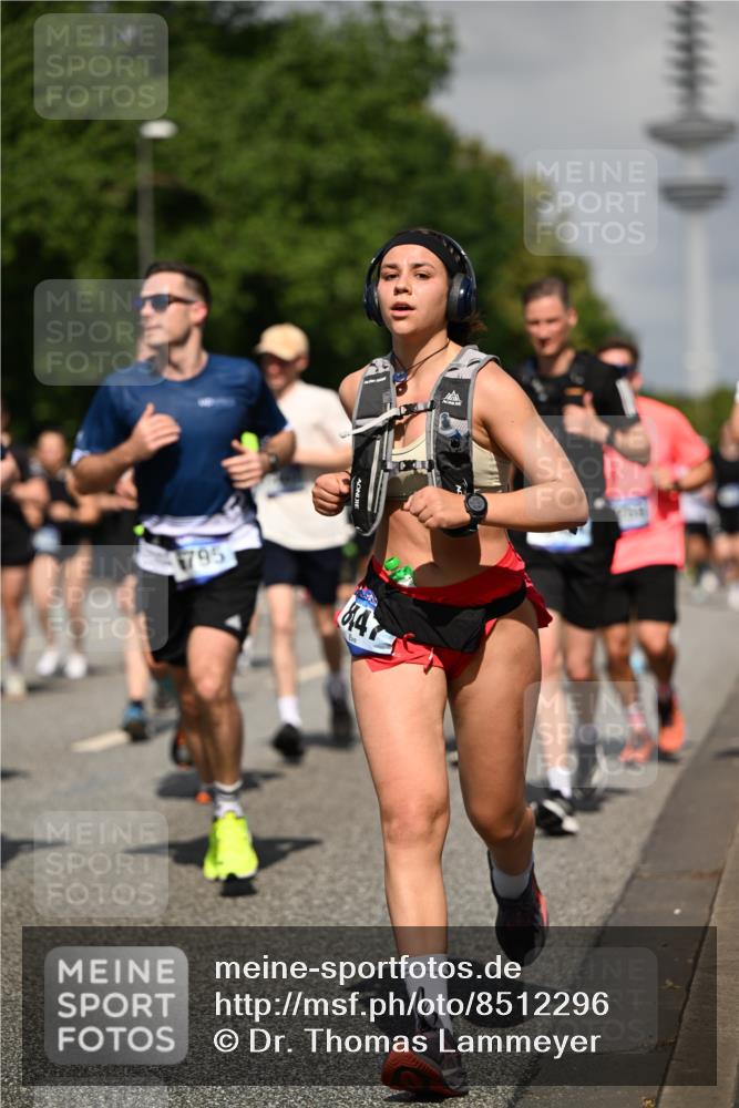 29.06.2025 - hella hamburg halbmarathon Dr. Thomas Lammeyer http://msf.ph/oto/8512296 29.06.2025 10:01:17 Kennedybrücke 1030, 1086, 1094, 1193, 1327, 1422, 1442, 2025, 2119, 2138, 2444, 2595, 2814, 2855, 3048, 3093, 3096, 3103, 3698, 3999, 4261, 4299, 4558, 4726, 5013, 5018, 5021, 5024, 5633, 5744, 5820, 5907, 6033, 6125, 6374, 6631, 6720, 6762, 6795, 6942, 7221, 7259, 7397, 7918, 7930, 7932, 8172, 8413, 8447, 8968, 9060, 9246, 9316, 9739, 9791, 9994, 10040, 10133, 10191, 10192, 10215, 10368, 10376, 10549, 10667, 10896, 11143, 11339, 11430 meine-sportfotos.de