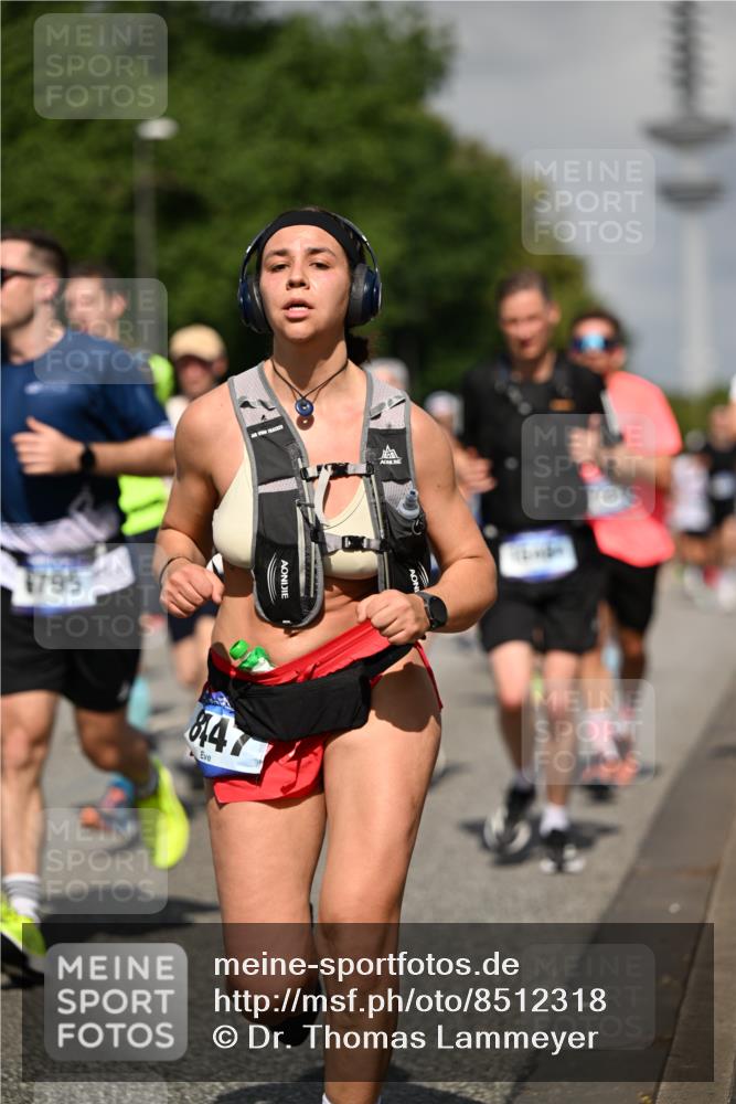 29.06.2025 - hella hamburg halbmarathon Dr. Thomas Lammeyer http://msf.ph/oto/8512318 29.06.2025 10:01:18 Kennedybrücke 1030, 1086, 1094, 1193, 1327, 1422, 1442, 2025, 2119, 2138, 2444, 2595, 2814, 2855, 3048, 3093, 3096, 3103, 3698, 3999, 4261, 4299, 4558, 4726, 5013, 5018, 5021, 5024, 5633, 5744, 5820, 5907, 6033, 6125, 6374, 6631, 6720, 6762, 6795, 6942, 7134, 7221, 7259, 7397, 7918, 7930, 7932, 8172, 8413, 8447, 8968, 9060, 9214, 9246, 9316, 9739, 9791, 9994, 10133, 10191, 10192, 10215, 10368, 10376, 10549, 10667, 10860, 10896, 11143, 11339, 11430 meine-sportfotos.de
