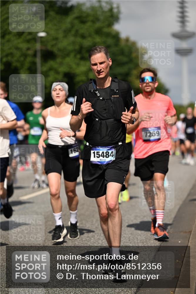 29.06.2025 - hella hamburg halbmarathon Dr. Thomas Lammeyer http://msf.ph/oto/8512356 29.06.2025 10:01:19 Kennedybrücke 1030, 1086, 1094, 1193, 1327, 1422, 1442, 2025, 2119, 2138, 2444, 2595, 2814, 2855, 2946, 3048, 3058, 3093, 3096, 3103, 3698, 3999, 4261, 4299, 4558, 5013, 5018, 5021, 5024, 5633, 5744, 5820, 5907, 6033, 6125, 6374, 6720, 6762, 6795, 6942, 7134, 7221, 7259, 7397, 7742, 7918, 7930, 7932, 8172, 8413, 8447, 9060, 9214, 9246, 9316, 9739, 9791, 9994, 10133, 10191, 10192, 10215, 10368, 10376, 10549, 10667, 10860, 10896, 11143, 11339, 11430 meine-sportfotos.de