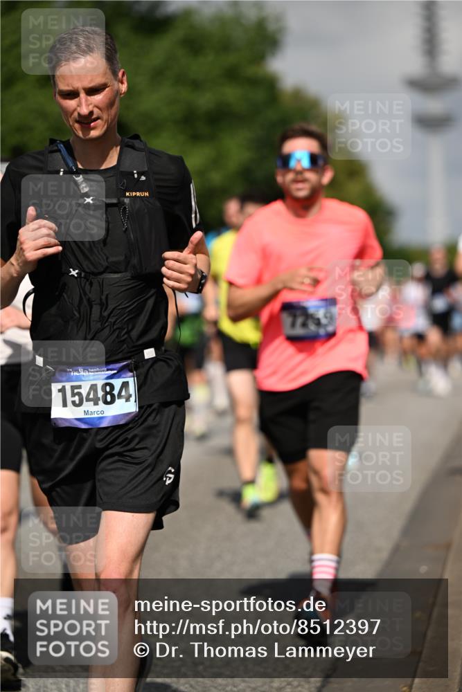 29.06.2025 - hella hamburg halbmarathon Dr. Thomas Lammeyer http://msf.ph/oto/8512397 29.06.2025 10:01:20 Kennedybrücke 1030, 1086, 1094, 1193, 1327, 1422, 1442, 2025, 2119, 2138, 2252, 2444, 2595, 2814, 2855, 2946, 3048, 3058, 3093, 3096, 3103, 3698, 3999, 4261, 4299, 4558, 5013, 5018, 5021, 5024, 5032, 5633, 5744, 5820, 5907, 6033, 6125, 6374, 6720, 6762, 6795, 6942, 7134, 7221, 7259, 7397, 7742, 7918, 7930, 7932, 8172, 8413, 8447, 9060, 9214, 9316, 9739, 9791, 9994, 10133, 10191, 10192, 10215, 10368, 10376, 10549, 10667, 10860, 10896, 11143, 11339, 11430 meine-sportfotos.de