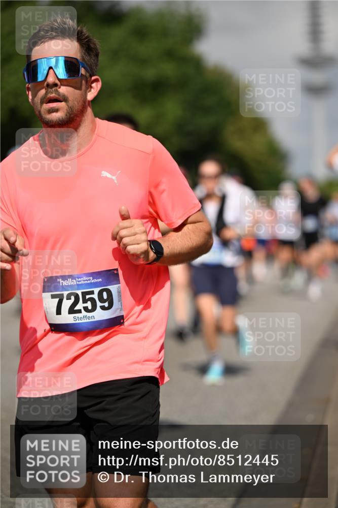 29.06.2025 - hella hamburg halbmarathon Dr. Thomas Lammeyer http://msf.ph/oto/8512445 29.06.2025 10:01:21 Kennedybrücke 1030, 1086, 1094, 1193, 1320, 1327, 1422, 1442, 2025, 2119, 2138, 2252, 2444, 2595, 2855, 2946, 3048, 3058, 3093, 3096, 3103, 3698, 3999, 4261, 4299, 4558, 5018, 5021, 5024, 5032, 5633, 5744, 5820, 5907, 6033, 6125, 6374, 6720, 6762, 6795, 6942, 7134, 7221, 7259, 7397, 7742, 7918, 7930, 7932, 8172, 8413, 8447, 8973, 9060, 9214, 9227, 9316, 9739, 9791, 9994, 10133, 10191, 10192, 10215, 10368, 10376, 10549, 10667, 10860, 10896, 11143, 11430 meine-sportfotos.de