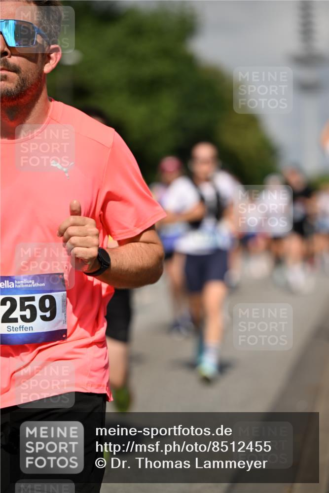 29.06.2025 - hella hamburg halbmarathon Dr. Thomas Lammeyer http://msf.ph/oto/8512455 29.06.2025 10:01:21 Kennedybrücke 1030, 1086, 1094, 1193, 1320, 1327, 1422, 1442, 2025, 2119, 2138, 2252, 2444, 2595, 2855, 2946, 3048, 3058, 3093, 3096, 3103, 3698, 3999, 4261, 4299, 4558, 5018, 5021, 5024, 5032, 5633, 5744, 5820, 5907, 6033, 6125, 6374, 6720, 6762, 6795, 6942, 7134, 7221, 7259, 7397, 7742, 7918, 7930, 7932, 8172, 8413, 8447, 8973, 9060, 9214, 9227, 9316, 9739, 9791, 9994, 10133, 10191, 10192, 10215, 10368, 10376, 10549, 10667, 10860, 10896, 11143, 11430 meine-sportfotos.de