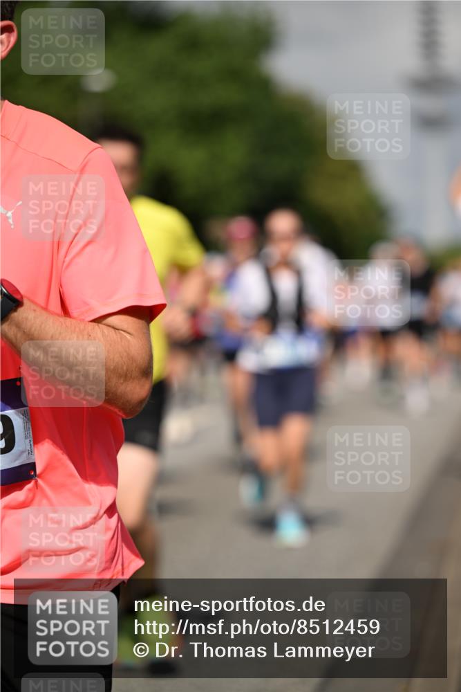 29.06.2025 - hella hamburg halbmarathon Dr. Thomas Lammeyer http://msf.ph/oto/8512459 29.06.2025 10:01:21 Kennedybrücke 1030, 1086, 1094, 1193, 1320, 1327, 1422, 1442, 2025, 2119, 2138, 2252, 2444, 2595, 2855, 2946, 3048, 3058, 3093, 3096, 3103, 3698, 3999, 4261, 4299, 4558, 5018, 5021, 5024, 5032, 5633, 5744, 5820, 5907, 6033, 6125, 6374, 6720, 6762, 6795, 6942, 7134, 7221, 7259, 7397, 7742, 7918, 7930, 7932, 8172, 8413, 8447, 8973, 9060, 9214, 9227, 9316, 9739, 9791, 9994, 10133, 10191, 10192, 10215, 10368, 10376, 10549, 10667, 10860, 10896, 11143, 11430 meine-sportfotos.de