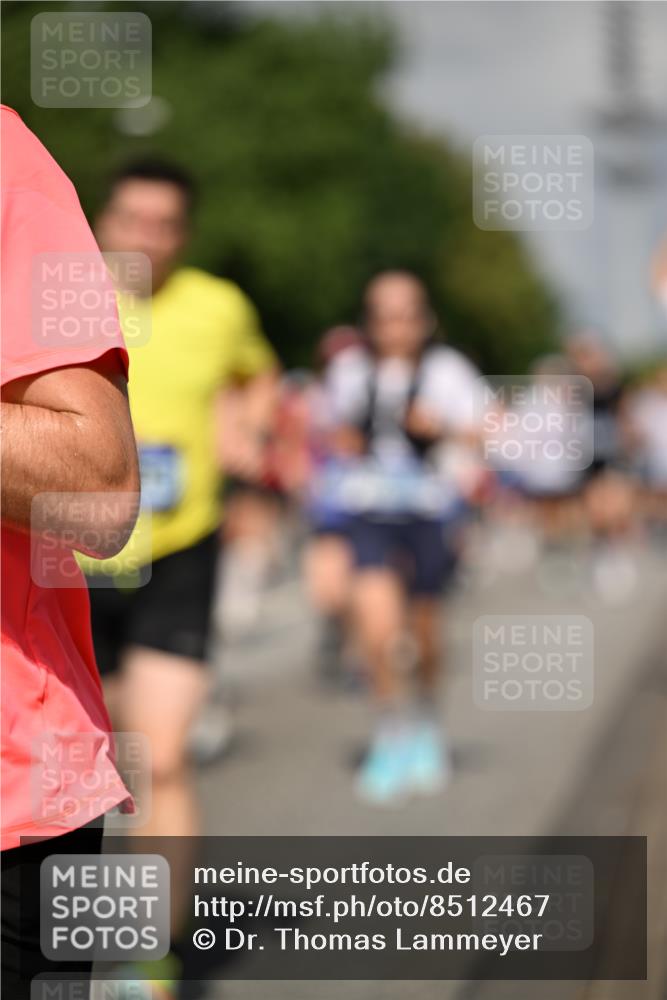 29.06.2025 - hella hamburg halbmarathon Dr. Thomas Lammeyer http://msf.ph/oto/8512467 29.06.2025 10:01:22 Kennedybrücke 1030, 1086, 1094, 1193, 1320, 1321, 1327, 1422, 1442, 2025, 2119, 2138, 2252, 2444, 2855, 2946, 3048, 3058, 3093, 3096, 3103, 3698, 3999, 4261, 4299, 4558, 5018, 5021, 5024, 5032, 5633, 5744, 5820, 5907, 6033, 6125, 6374, 6569, 6720, 6762, 6795, 6942, 7134, 7221, 7259, 7397, 7742, 7930, 7932, 7952, 8172, 8413, 8447, 8973, 9060, 9214, 9227, 9316, 9739, 9791, 9994, 10133, 10191, 10192, 10215, 10368, 10376, 10549, 10667, 10860, 11143, 11430 meine-sportfotos.de