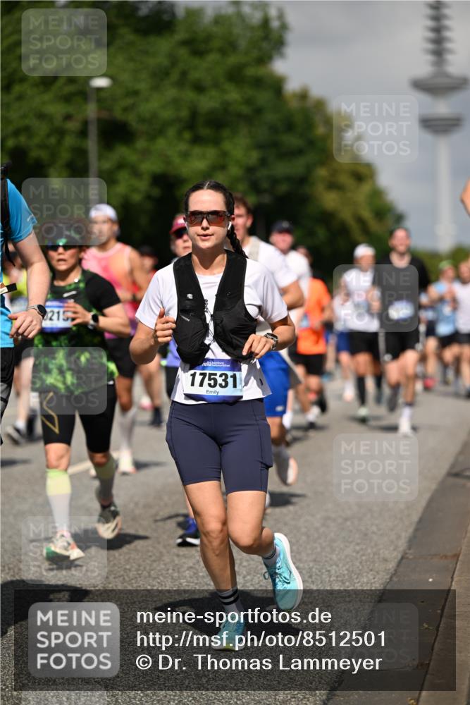 29.06.2025 - hella hamburg halbmarathon Dr. Thomas Lammeyer http://msf.ph/oto/8512501 29.06.2025 10:01:23 Kennedybrücke 1030, 1086, 1094, 1193, 1320, 1321, 1327, 1422, 1442, 2025, 2119, 2138, 2252, 2444, 2855, 2946, 3048, 3058, 3093, 3096, 3103, 3698, 3999, 4261, 4558, 5018, 5021, 5024, 5032, 5633, 5744, 5820, 5907, 6125, 6374, 6569, 6720, 6762, 6795, 6942, 7134, 7221, 7259, 7397, 7742, 7930, 7932, 7952, 8172, 8413, 8447, 8973, 9060, 9214, 9227, 9316, 9739, 9791, 9994, 10133, 10191, 10192, 10215, 10368, 10376, 10549, 10860, 11143, 11430 meine-sportfotos.de