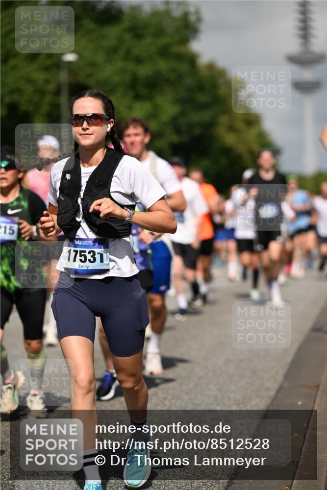 29.06.2025 - hella hamburg halbmarathon Dr. Thomas Lammeyer http://msf.ph/oto/8512528 29.06.2025 10:01:23 Kennedybrücke 1030, 1086, 1094, 1193, 1320, 1321, 1327, 1422, 1442, 2025, 2119, 2138, 2252, 2444, 2855, 2946, 3048, 3058, 3093, 3096, 3103, 3698, 3999, 4261, 4558, 5018, 5021, 5024, 5032, 5633, 5744, 5820, 5907, 6125, 6374, 6569, 6720, 6762, 6795, 6942, 7134, 7221, 7259, 7397, 7742, 7930, 7932, 7952, 8172, 8413, 8447, 8973, 9060, 9214, 9227, 9316, 9739, 9791, 9994, 10133, 10191, 10192, 10215, 10368, 10376, 10549, 10860, 11143, 11430 meine-sportfotos.de