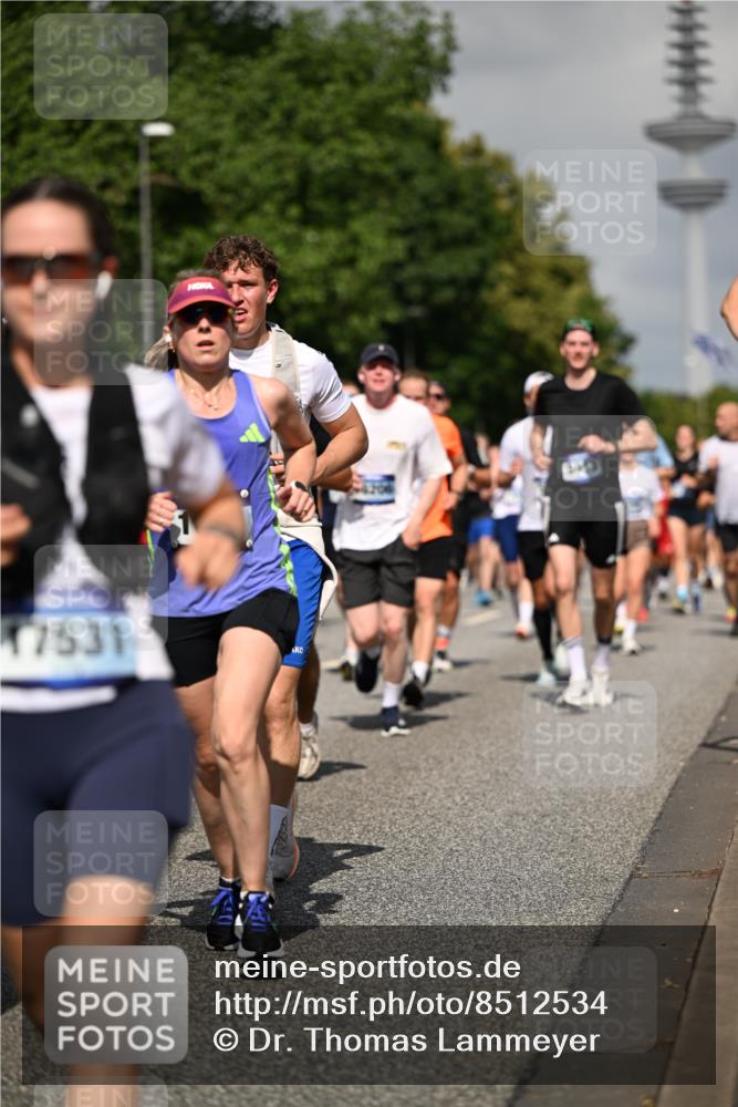 29.06.2025 - hella hamburg halbmarathon Dr. Thomas Lammeyer http://msf.ph/oto/8512534 29.06.2025 10:01:24 Kennedybrücke 1030, 1086, 1094, 1193, 1320, 1321, 1327, 1422, 1442, 2025, 2119, 2138, 2252, 2444, 2855, 2946, 3048, 3058, 3093, 3096, 3103, 3698, 3999, 4261, 4379, 4558, 5018, 5021, 5024, 5032, 5633, 5744, 5820, 5907, 6374, 6569, 6720, 6762, 6776, 6795, 6942, 7134, 7221, 7259, 7397, 7742, 7930, 7932, 7952, 8172, 8413, 8447, 8973, 9060, 9214, 9227, 9316, 9739, 9791, 9994, 10133, 10191, 10192, 10215, 10368, 10376, 10549, 10860, 11143, 11430 meine-sportfotos.de