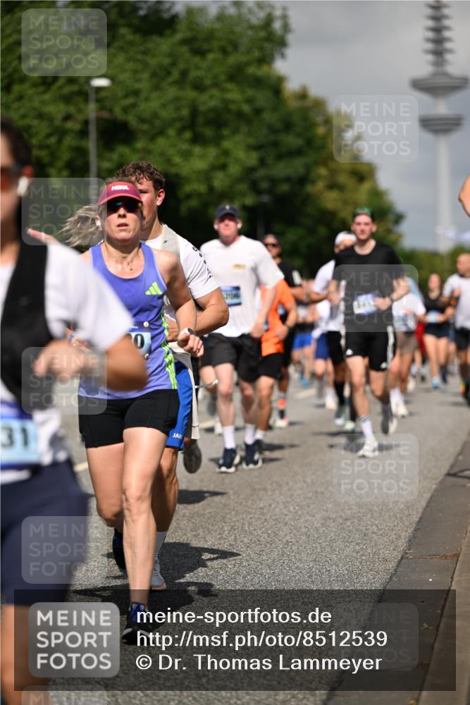 29.06.2025 - hella hamburg halbmarathon Dr. Thomas Lammeyer http://msf.ph/oto/8512539 29.06.2025 10:01:24 Kennedybrücke 1030, 1086, 1094, 1193, 1320, 1321, 1327, 1422, 1442, 2025, 2119, 2138, 2252, 2444, 2855, 2946, 3048, 3058, 3093, 3096, 3103, 3698, 3999, 4261, 4379, 4558, 5018, 5021, 5024, 5032, 5633, 5744, 5820, 5907, 6374, 6569, 6720, 6762, 6776, 6795, 6942, 7134, 7221, 7259, 7397, 7742, 7930, 7932, 7952, 8172, 8413, 8447, 8973, 9060, 9214, 9227, 9316, 9739, 9791, 9994, 10133, 10191, 10192, 10215, 10368, 10376, 10549, 10860, 11143, 11430 meine-sportfotos.de