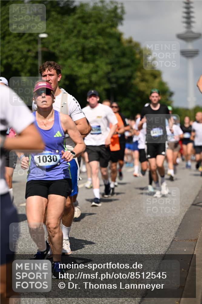 29.06.2025 - hella hamburg halbmarathon Dr. Thomas Lammeyer http://msf.ph/oto/8512545 29.06.2025 10:01:24 Kennedybrücke 1030, 1086, 1094, 1193, 1320, 1321, 1327, 1422, 1442, 2025, 2119, 2138, 2252, 2444, 2855, 2946, 3048, 3058, 3093, 3096, 3103, 3698, 3999, 4261, 4379, 4558, 5018, 5021, 5024, 5032, 5633, 5744, 5820, 5907, 6374, 6569, 6720, 6762, 6776, 6795, 6942, 7134, 7221, 7259, 7397, 7742, 7930, 7932, 7952, 8172, 8413, 8447, 8973, 9060, 9214, 9227, 9316, 9739, 9791, 9994, 10133, 10191, 10192, 10215, 10368, 10376, 10549, 10860, 11143, 11430 meine-sportfotos.de