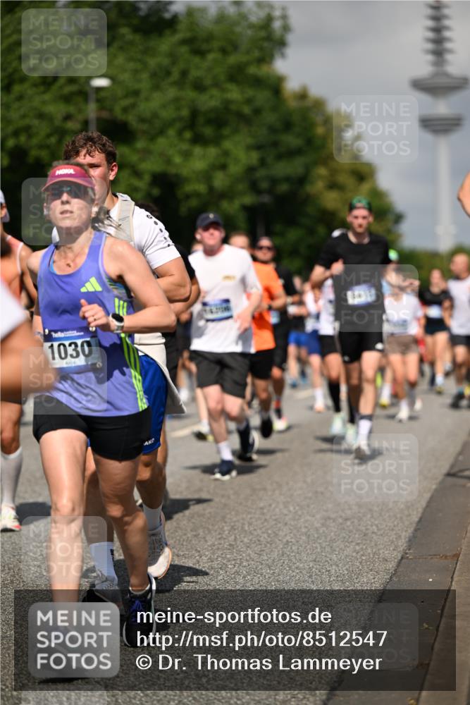 29.06.2025 - hella hamburg halbmarathon Dr. Thomas Lammeyer http://msf.ph/oto/8512547 29.06.2025 10:01:24 Kennedybrücke 1030, 1086, 1094, 1193, 1320, 1321, 1327, 1422, 1442, 2025, 2119, 2138, 2252, 2444, 2855, 2946, 3048, 3058, 3093, 3096, 3103, 3698, 3999, 4261, 4379, 4558, 5018, 5021, 5024, 5032, 5633, 5744, 5820, 5907, 6374, 6569, 6720, 6762, 6776, 6795, 6942, 7134, 7221, 7259, 7397, 7742, 7930, 7932, 7952, 8172, 8413, 8447, 8973, 9060, 9214, 9227, 9316, 9739, 9791, 9994, 10133, 10191, 10192, 10215, 10368, 10376, 10549, 10860, 11143, 11430 meine-sportfotos.de
