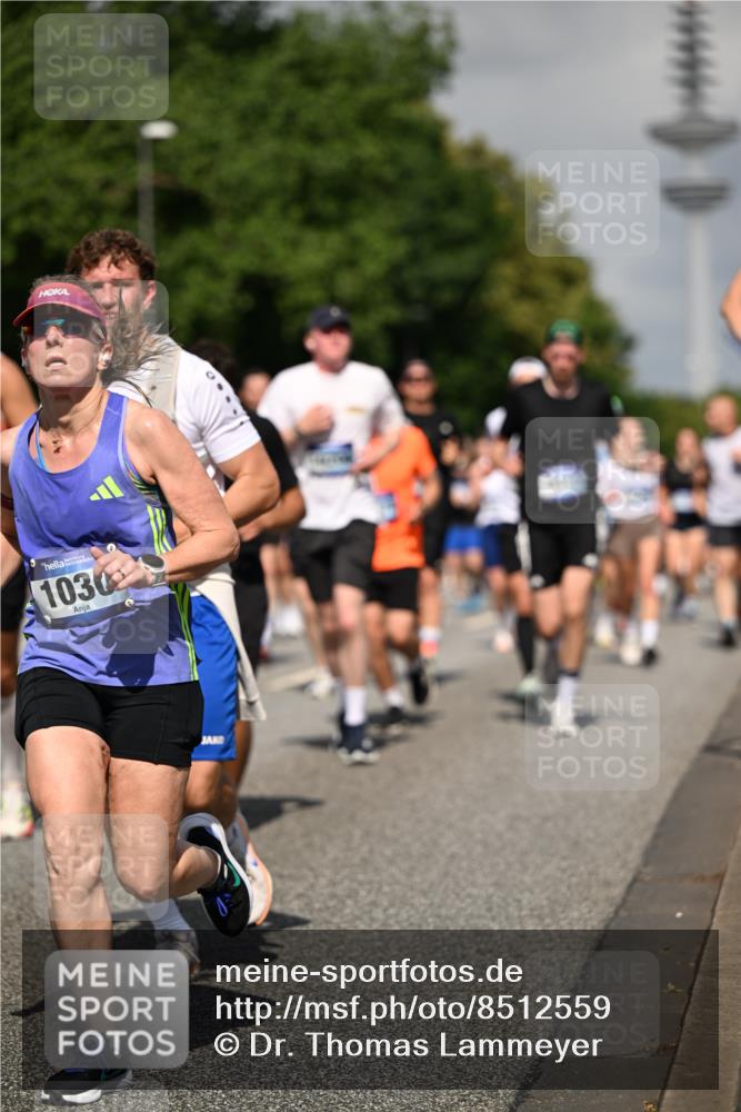29.06.2025 - hella hamburg halbmarathon Dr. Thomas Lammeyer http://msf.ph/oto/8512559 29.06.2025 10:01:24 Kennedybrücke 1030, 1086, 1094, 1193, 1320, 1321, 1327, 1422, 1442, 2025, 2119, 2138, 2252, 2444, 2855, 2946, 3048, 3058, 3093, 3096, 3103, 3698, 3999, 4261, 4379, 4558, 5018, 5021, 5024, 5032, 5633, 5744, 5820, 5907, 6374, 6569, 6720, 6762, 6776, 6795, 6942, 7134, 7221, 7259, 7397, 7742, 7930, 7932, 7952, 8172, 8413, 8447, 8973, 9060, 9214, 9227, 9316, 9739, 9791, 9994, 10133, 10191, 10192, 10215, 10368, 10376, 10549, 10860, 11143, 11430 meine-sportfotos.de