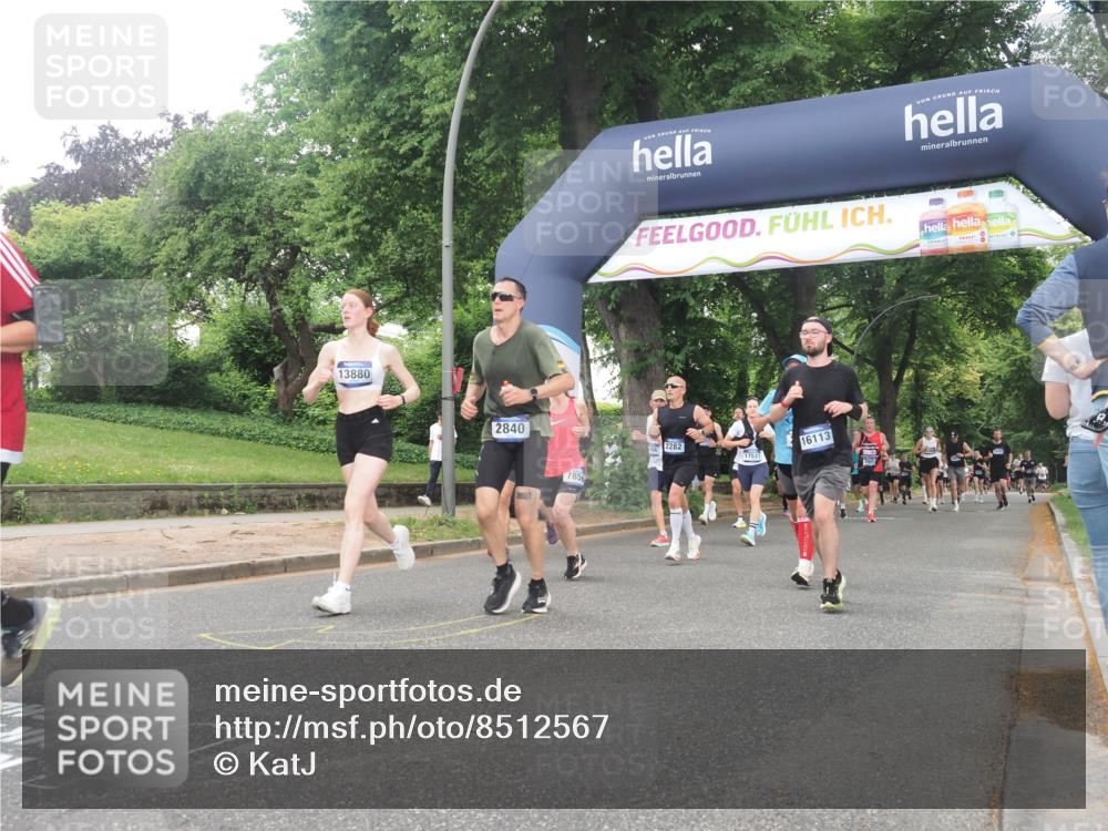 29.06.2025 - hella hamburg halbmarathon KatJ http://msf.ph/oto/8512567 29.06.2025 10:44:52 Zwischen KM18-KM19 1611, 2282, 2806, 2840, 6595, 7856 meine-sportfotos.de
