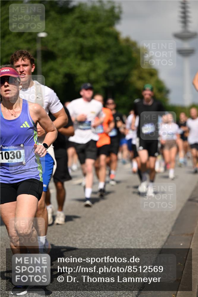 29.06.2025 - hella hamburg halbmarathon Dr. Thomas Lammeyer http://msf.ph/oto/8512569 29.06.2025 10:01:24 Kennedybrücke 1030, 1086, 1094, 1193, 1320, 1321, 1327, 1422, 1442, 2025, 2119, 2138, 2252, 2444, 2855, 2946, 3048, 3058, 3093, 3096, 3103, 3698, 3999, 4261, 4379, 4558, 5018, 5021, 5024, 5032, 5633, 5744, 5820, 5907, 6374, 6569, 6720, 6762, 6776, 6795, 6942, 7134, 7221, 7259, 7397, 7742, 7930, 7932, 7952, 8172, 8413, 8447, 8973, 9060, 9214, 9227, 9316, 9739, 9791, 9994, 10133, 10191, 10192, 10215, 10368, 10376, 10549, 10860, 11143, 11430 meine-sportfotos.de