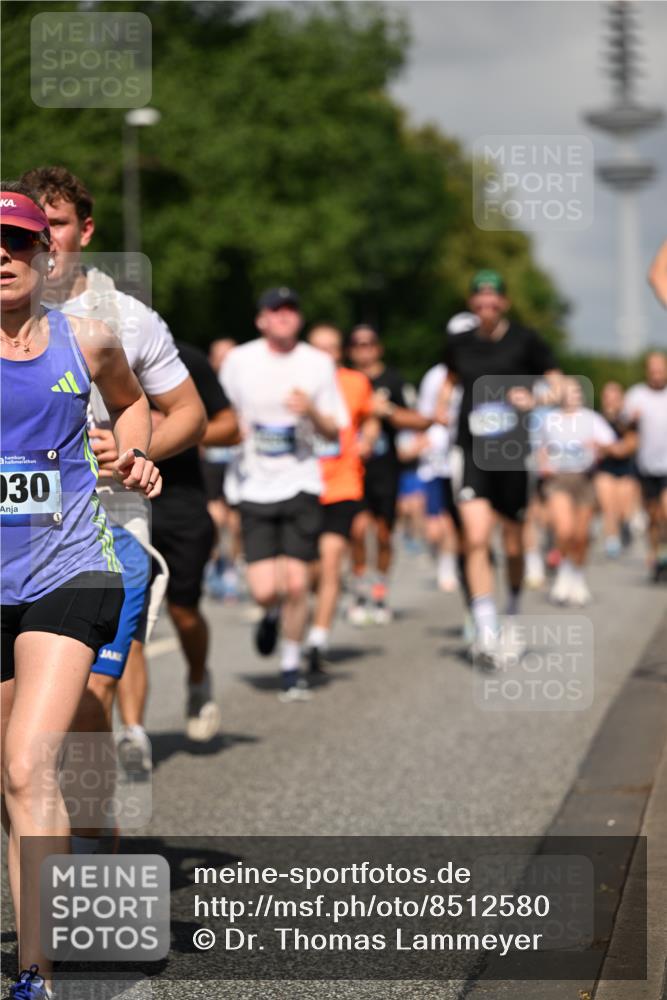 29.06.2025 - hella hamburg halbmarathon Dr. Thomas Lammeyer http://msf.ph/oto/8512580 29.06.2025 10:01:24 Kennedybrücke 1030, 1086, 1094, 1193, 1320, 1321, 1327, 1422, 1442, 2025, 2119, 2138, 2252, 2444, 2855, 2946, 3048, 3058, 3093, 3096, 3103, 3698, 3999, 4261, 4379, 4558, 5018, 5021, 5024, 5032, 5633, 5744, 5820, 5907, 6374, 6569, 6720, 6762, 6776, 6795, 6942, 7134, 7221, 7259, 7397, 7742, 7930, 7932, 7952, 8172, 8413, 8447, 8973, 9060, 9214, 9227, 9316, 9739, 9791, 9994, 10133, 10191, 10192, 10215, 10368, 10376, 10549, 10860, 11143, 11430 meine-sportfotos.de