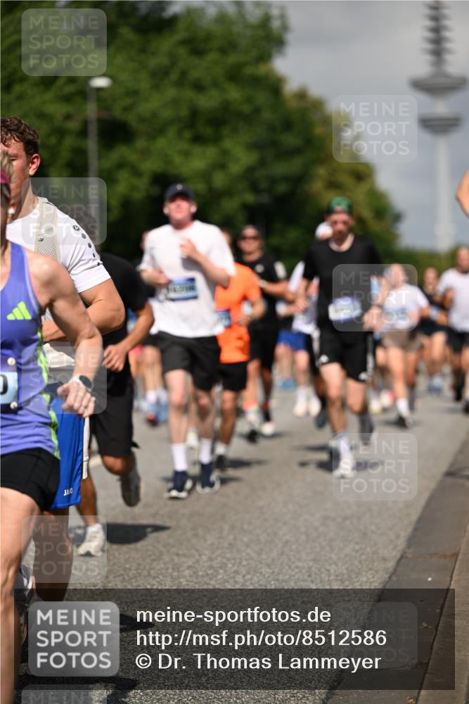 29.06.2025 - hella hamburg halbmarathon Dr. Thomas Lammeyer http://msf.ph/oto/8512586 29.06.2025 10:01:24 Kennedybrücke 1030, 1086, 1094, 1193, 1320, 1321, 1327, 1422, 1442, 2025, 2119, 2138, 2252, 2444, 2855, 2946, 3048, 3058, 3093, 3096, 3103, 3698, 3999, 4261, 4379, 4558, 5018, 5021, 5024, 5032, 5633, 5744, 5820, 5907, 6374, 6569, 6720, 6762, 6776, 6795, 6942, 7134, 7221, 7259, 7397, 7742, 7930, 7932, 7952, 8172, 8413, 8447, 8973, 9060, 9214, 9227, 9316, 9739, 9791, 9994, 10133, 10191, 10192, 10215, 10368, 10376, 10549, 10860, 11143, 11430 meine-sportfotos.de