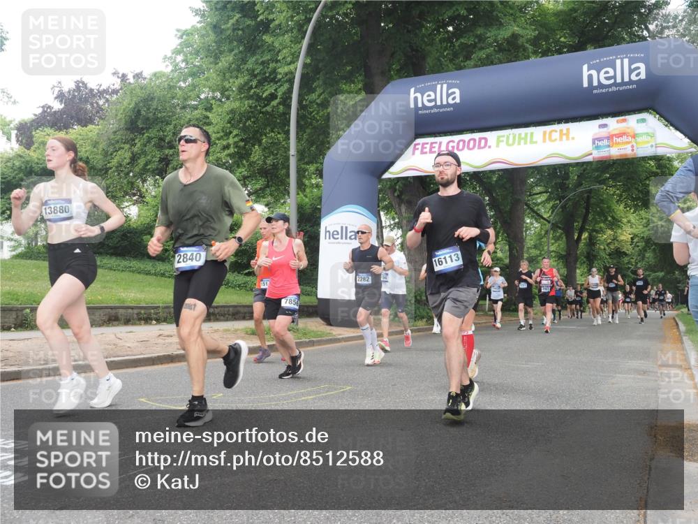 29.06.2025 - hella hamburg halbmarathon KatJ http://msf.ph/oto/8512588 29.06.2025 10:44:53 Zwischen KM18-KM19 1611, 2282, 2806, 2840, 2907, 6104, 6595, 7856 meine-sportfotos.de