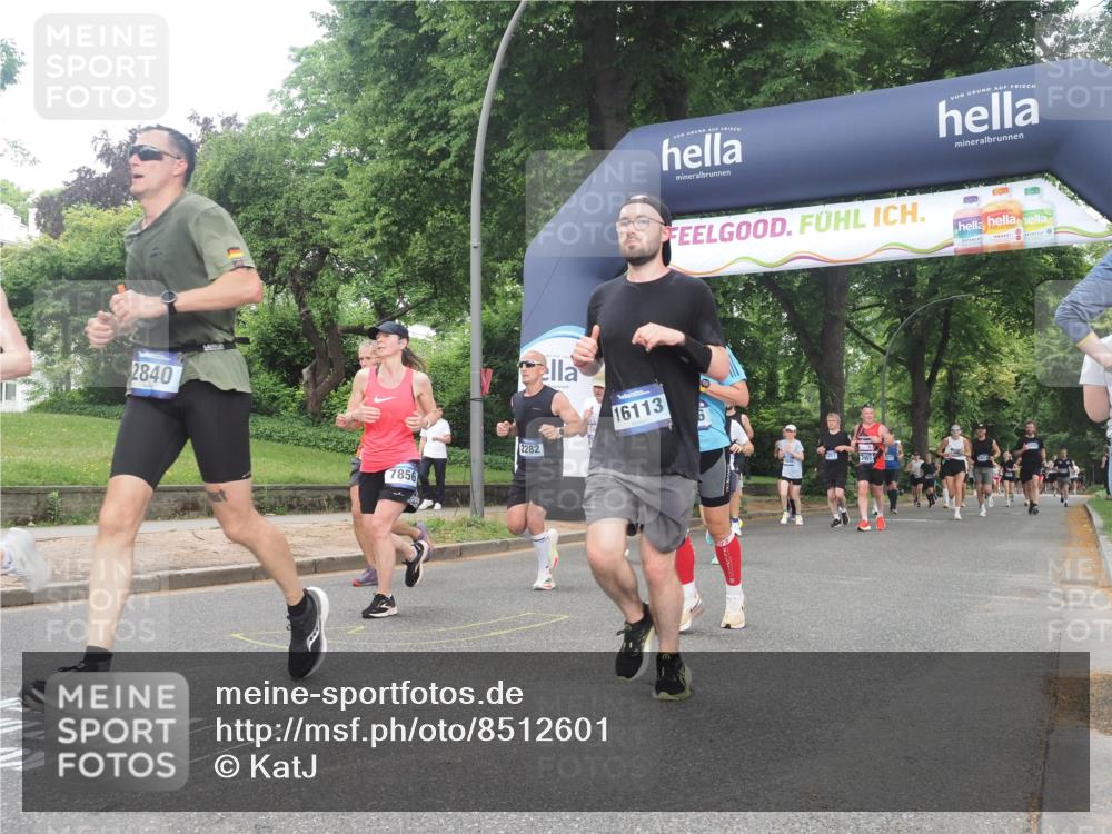 29.06.2025 - hella hamburg halbmarathon KatJ http://msf.ph/oto/8512601 29.06.2025 10:44:53 Zwischen KM18-KM19 1611, 2282, 2806, 2840, 2907, 6104, 6595, 7856 meine-sportfotos.de