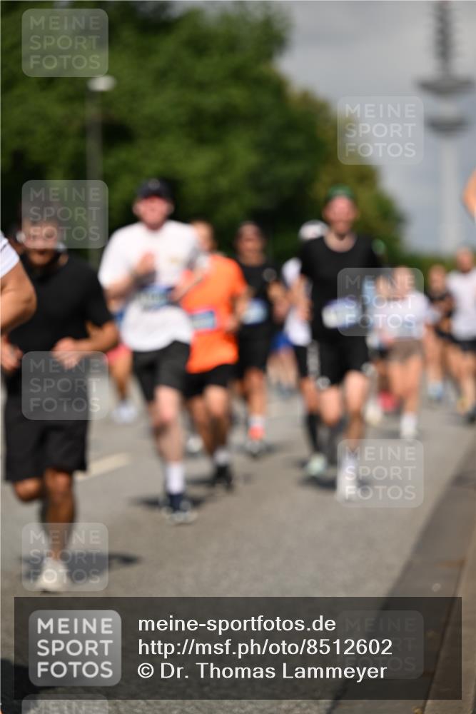 29.06.2025 - hella hamburg halbmarathon Dr. Thomas Lammeyer http://msf.ph/oto/8512602 29.06.2025 10:01:25 Kennedybrücke 1030, 1086, 1094, 1193, 1320, 1321, 1327, 1422, 1442, 2025, 2119, 2138, 2252, 2444, 2855, 2946, 3048, 3058, 3093, 3096, 3103, 3698, 3999, 4261, 4379, 4558, 5021, 5024, 5032, 5633, 5744, 5820, 5907, 6374, 6569, 6720, 6762, 6776, 6795, 6942, 7134, 7221, 7259, 7397, 7742, 7930, 7932, 7952, 7973, 8172, 8413, 8447, 8973, 9214, 9227, 9316, 9739, 9791, 9994, 10133, 10191, 10192, 10215, 10368, 10376, 10549, 10860, 11143, 11430 meine-sportfotos.de