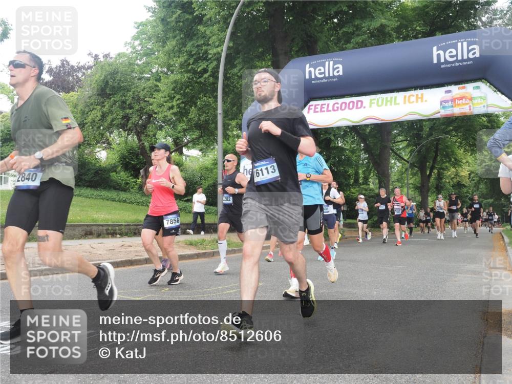 29.06.2025 - hella hamburg halbmarathon KatJ http://msf.ph/oto/8512606 29.06.2025 10:44:53 Zwischen KM18-KM19 1611, 2282, 2806, 2840, 2907, 6104, 6595, 7856 meine-sportfotos.de