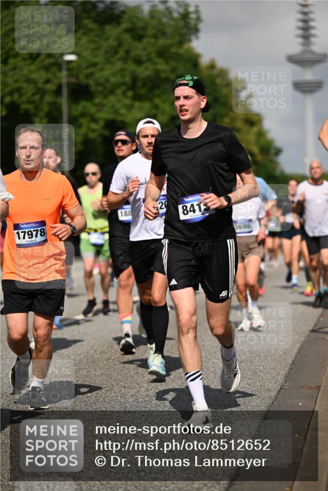 29.06.2025 - hella hamburg halbmarathon Dr. Thomas Lammeyer http://msf.ph/oto/8512652 29.06.2025 10:01:27 Kennedybrücke 1030, 1094, 1193, 1320, 1321, 1327, 1422, 1442, 2025, 2119, 2138, 2252, 2444, 2855, 2946, 3048, 3058, 3093, 3096, 3698, 3999, 4261, 4379, 5021, 5024, 5032, 5633, 5744, 5820, 5907, 6374, 6569, 6720, 6762, 6776, 6795, 6942, 7134, 7221, 7259, 7397, 7478, 7742, 7930, 7932, 7952, 7973, 8172, 8413, 8447, 8973, 9214, 9227, 9316, 9739, 9791, 9994, 10133, 10191, 10192, 10215, 10368, 10376, 10860, 11143, 11430 meine-sportfotos.de