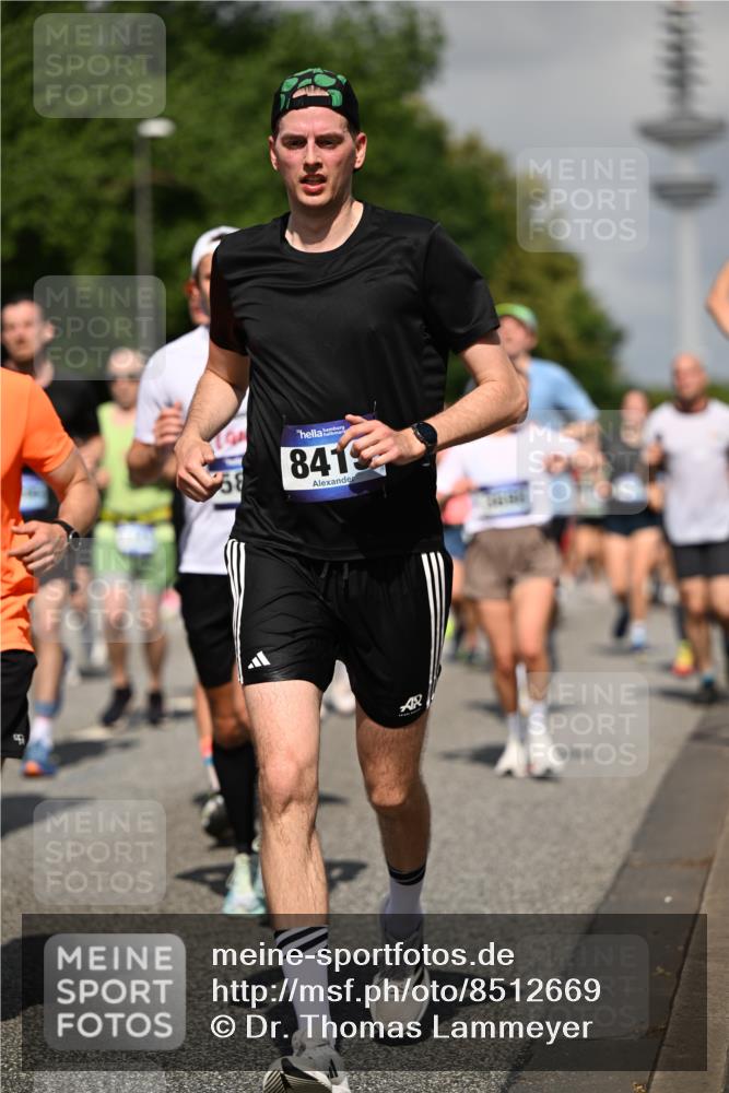 29.06.2025 - hella hamburg halbmarathon Dr. Thomas Lammeyer http://msf.ph/oto/8512669 29.06.2025 10:01:27 Kennedybrücke 1030, 1094, 1193, 1320, 1321, 1327, 1422, 1442, 2025, 2119, 2138, 2252, 2444, 2855, 2946, 3048, 3058, 3093, 3096, 3698, 3999, 4261, 4379, 5021, 5024, 5032, 5633, 5744, 5820, 5907, 6374, 6569, 6720, 6762, 6776, 6795, 6942, 7134, 7221, 7259, 7397, 7478, 7742, 7930, 7932, 7952, 7973, 8172, 8413, 8447, 8973, 9214, 9227, 9316, 9739, 9791, 9994, 10133, 10191, 10192, 10215, 10368, 10376, 10860, 11143, 11430 meine-sportfotos.de