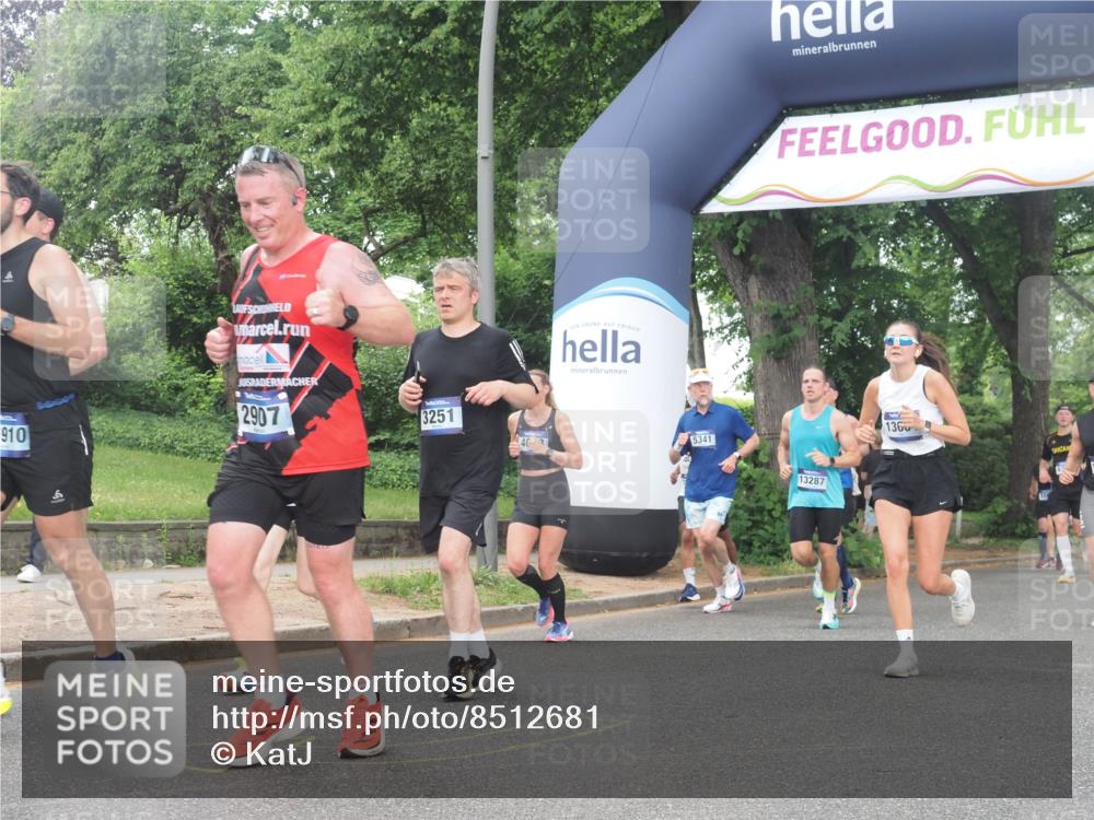 29.06.2025 - hella hamburg halbmarathon KatJ http://msf.ph/oto/8512681 29.06.2025 10:44:57 Zwischen KM18-KM19 2282, 2806, 2840, 2907, 3251, 4088, 5341, 6104, 7856 meine-sportfotos.de