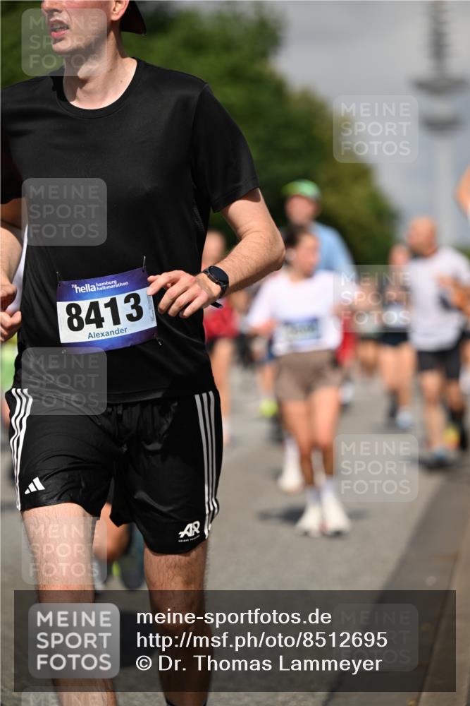 29.06.2025 - hella hamburg halbmarathon Dr. Thomas Lammeyer http://msf.ph/oto/8512695 29.06.2025 10:01:28 Kennedybrücke 1030, 1094, 1193, 1320, 1321, 1327, 1422, 1442, 2025, 2119, 2138, 2252, 2444, 2855, 2946, 3048, 3058, 3093, 3096, 3698, 3999, 4261, 4379, 5021, 5024, 5032, 5633, 5744, 5820, 5907, 6374, 6569, 6628, 6720, 6762, 6776, 6795, 6942, 7134, 7221, 7259, 7397, 7478, 7742, 7930, 7932, 7952, 7973, 8172, 8413, 8447, 8973, 9214, 9227, 9739, 9791, 9994, 10133, 10191, 10192, 10215, 10368, 10376, 10860, 11143, 11430 meine-sportfotos.de