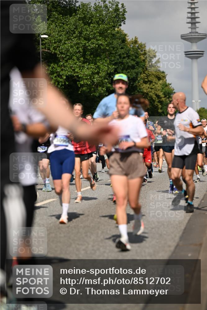 29.06.2025 - hella hamburg halbmarathon Dr. Thomas Lammeyer http://msf.ph/oto/8512702 29.06.2025 10:01:29 Kennedybrücke 1030, 1094, 1193, 1320, 1321, 1327, 1422, 2025, 2119, 2138, 2252, 2444, 2855, 2946, 3048, 3058, 3093, 3096, 3698, 3999, 4261, 4379, 5021, 5032, 5633, 5820, 5907, 6374, 6569, 6628, 6720, 6762, 6776, 6795, 6942, 7134, 7221, 7259, 7397, 7478, 7742, 7930, 7932, 7952, 7973, 8172, 8413, 8447, 8973, 9214, 9227, 9739, 9791, 9994, 10133, 10191, 10192, 10215, 10368, 10376, 10860, 11143, 11430 meine-sportfotos.de