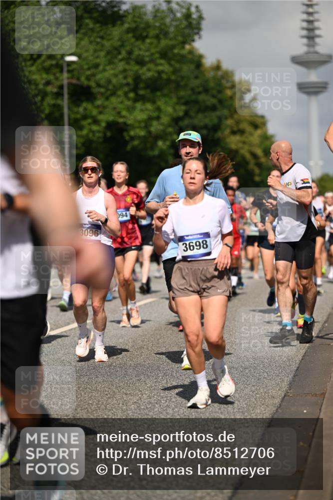 29.06.2025 - hella hamburg halbmarathon Dr. Thomas Lammeyer http://msf.ph/oto/8512706 29.06.2025 10:01:29 Kennedybrücke 1030, 1094, 1193, 1320, 1321, 1327, 1422, 2025, 2119, 2138, 2252, 2444, 2855, 2946, 3048, 3058, 3093, 3096, 3698, 3999, 4261, 4379, 5021, 5032, 5633, 5820, 5907, 6374, 6569, 6628, 6720, 6762, 6776, 6795, 6942, 7134, 7221, 7259, 7397, 7478, 7742, 7930, 7932, 7952, 7973, 8172, 8413, 8447, 8973, 9214, 9227, 9739, 9791, 9994, 10133, 10191, 10192, 10215, 10368, 10376, 10860, 11143, 11430 meine-sportfotos.de
