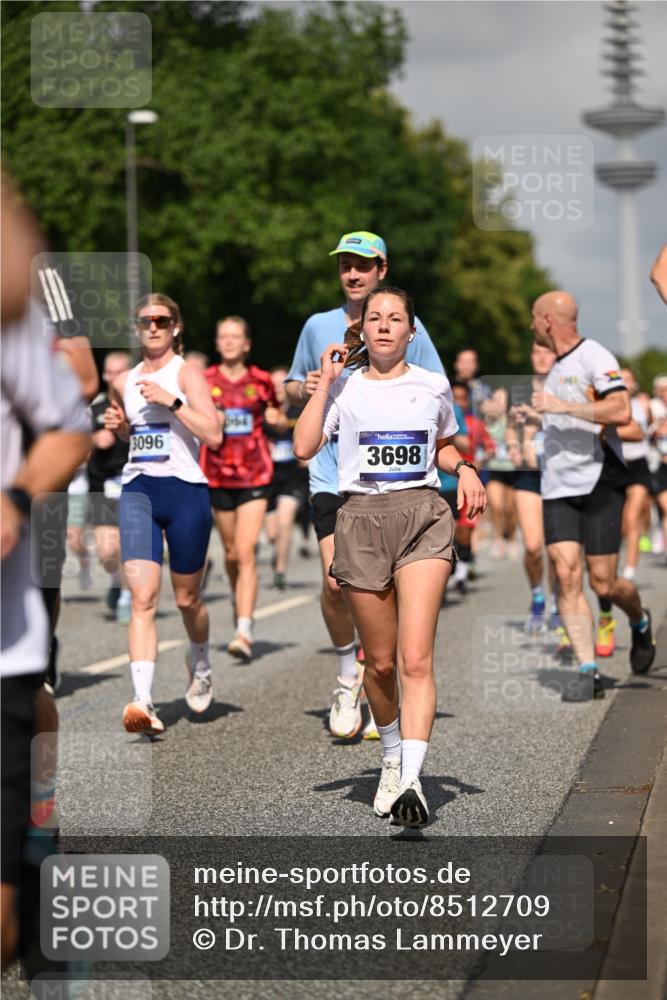 29.06.2025 - hella hamburg halbmarathon Dr. Thomas Lammeyer http://msf.ph/oto/8512709 29.06.2025 10:01:29 Kennedybrücke 1030, 1094, 1193, 1320, 1321, 1327, 1422, 2025, 2119, 2138, 2252, 2444, 2855, 2946, 3048, 3058, 3093, 3096, 3698, 3999, 4261, 4379, 5021, 5032, 5633, 5820, 5907, 6374, 6569, 6628, 6720, 6762, 6776, 6795, 6942, 7134, 7221, 7259, 7397, 7478, 7742, 7930, 7932, 7952, 7973, 8172, 8413, 8447, 8973, 9214, 9227, 9739, 9791, 9994, 10133, 10191, 10192, 10215, 10368, 10376, 10860, 11143, 11430 meine-sportfotos.de