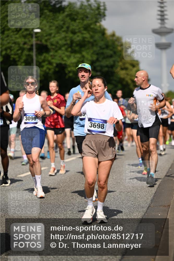29.06.2025 - hella hamburg halbmarathon Dr. Thomas Lammeyer http://msf.ph/oto/8512717 29.06.2025 10:01:29 Kennedybrücke 1030, 1094, 1193, 1320, 1321, 1327, 1422, 2025, 2119, 2138, 2252, 2444, 2855, 2946, 3048, 3058, 3093, 3096, 3698, 3999, 4261, 4379, 5021, 5032, 5633, 5820, 5907, 6374, 6569, 6628, 6720, 6762, 6776, 6795, 6942, 7134, 7221, 7259, 7397, 7478, 7742, 7930, 7932, 7952, 7973, 8172, 8413, 8447, 8973, 9214, 9227, 9739, 9791, 9994, 10133, 10191, 10192, 10215, 10368, 10376, 10860, 11143, 11430 meine-sportfotos.de