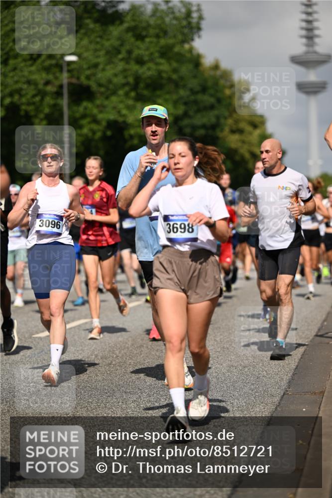 29.06.2025 - hella hamburg halbmarathon Dr. Thomas Lammeyer http://msf.ph/oto/8512721 29.06.2025 10:01:29 Kennedybrücke 1030, 1094, 1193, 1320, 1321, 1327, 1422, 2025, 2119, 2138, 2252, 2444, 2855, 2946, 3048, 3058, 3093, 3096, 3698, 3999, 4261, 4379, 5021, 5032, 5633, 5820, 5907, 6374, 6569, 6628, 6720, 6762, 6776, 6795, 6942, 7134, 7221, 7259, 7397, 7478, 7742, 7930, 7932, 7952, 7973, 8172, 8413, 8447, 8973, 9214, 9227, 9739, 9791, 9994, 10133, 10191, 10192, 10215, 10368, 10376, 10860, 11143, 11430 meine-sportfotos.de